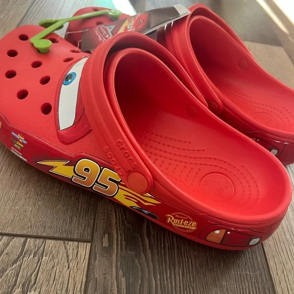 Cars Lightning McQueen Crocs Adult - Picture 6 of 8